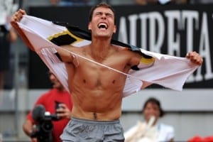 http://wallabet.fr/wp-content/uploads/2013/05/688175-polonais-jerzy-janowicz-dechire-chandail-300x200.jpg