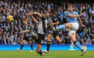 Edin Dzeko face à Tottenham